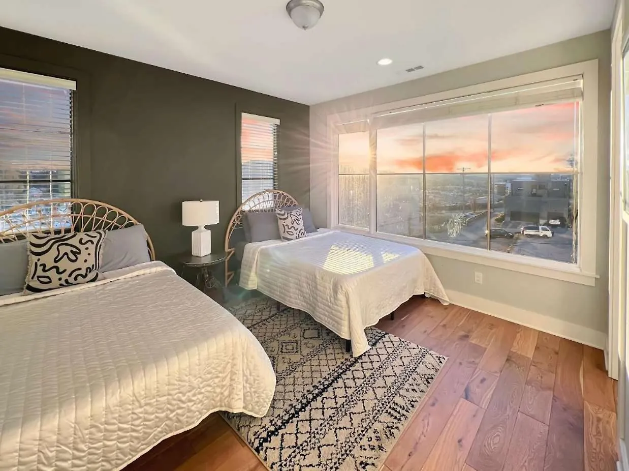 Сasa de vacaciones Downtown Modern Rooftop Patio Vanderbilt 8 Beds Nashville